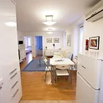 Lara 2 - Free Parking Piran