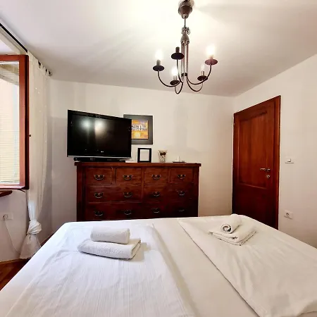 Lara 2 - With Affordable Parking *