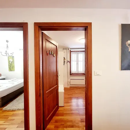 Lara 2 - With Affordable Parking *