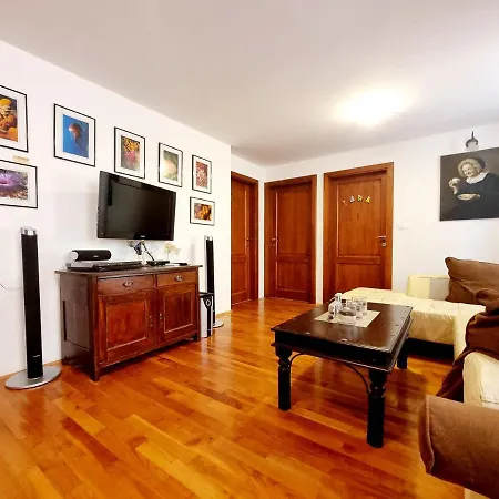 Apartman Lara 2 With Affordable Parking