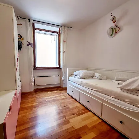 Lara 2 - With Affordable Parking Apartament