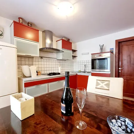 Lara 2 - With Affordable Parking Apartment *