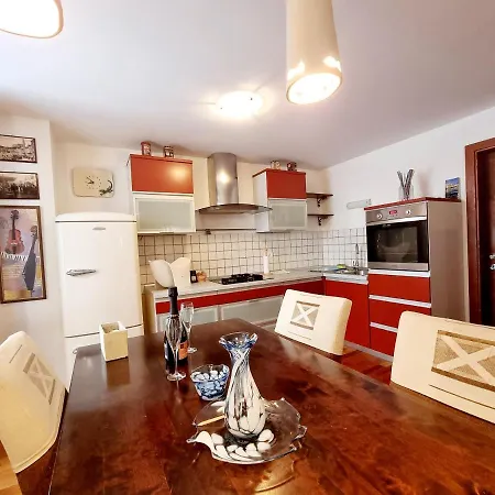 Lara 2 - With Affordable Parking *