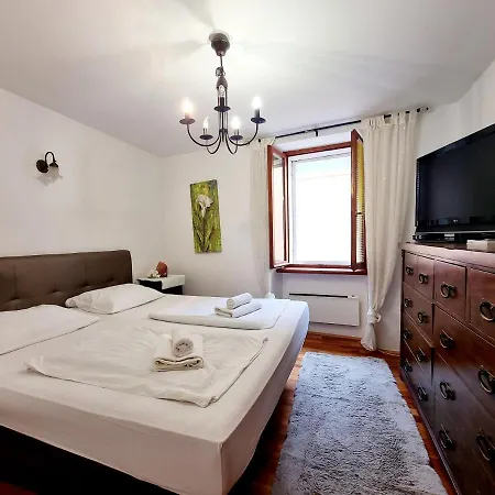 Lara 2 With Affordable Parking Пиран