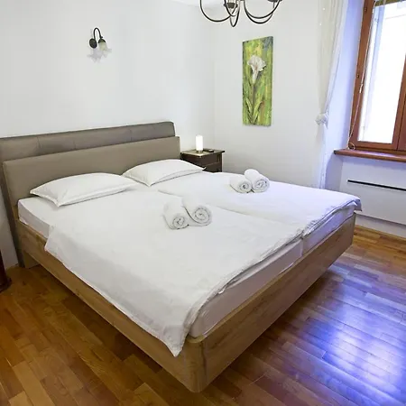 Lara 2 - With Affordable Parking * Piran