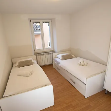 Lara 2 - With Affordable Parking Apartment Piran