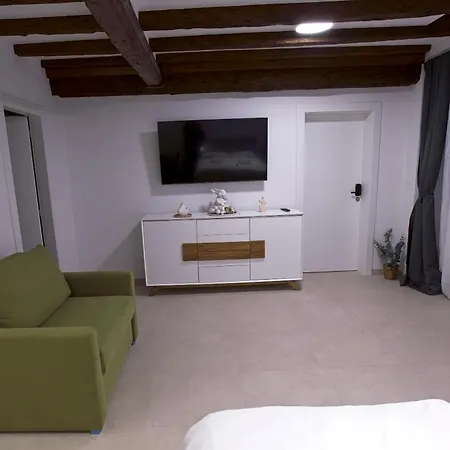 Lara 2 - Free Parking * Piran