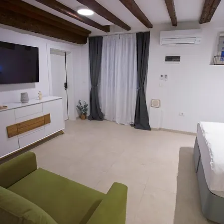 Apartment Lara 2 - With Affordable Parking
