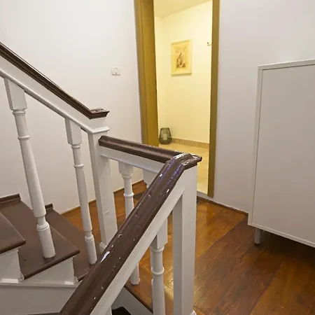 Lara 2 - With Affordable Parking Apartman *