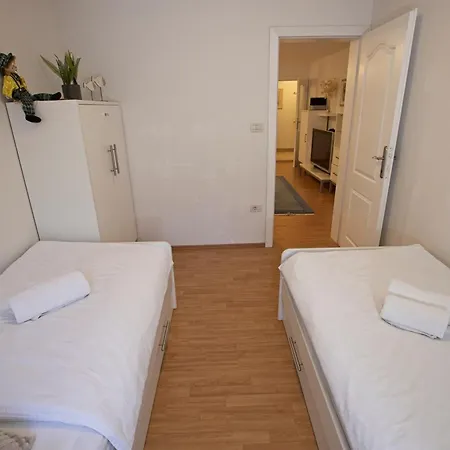 Lara 2 - With Affordable Parking Apartment Piran