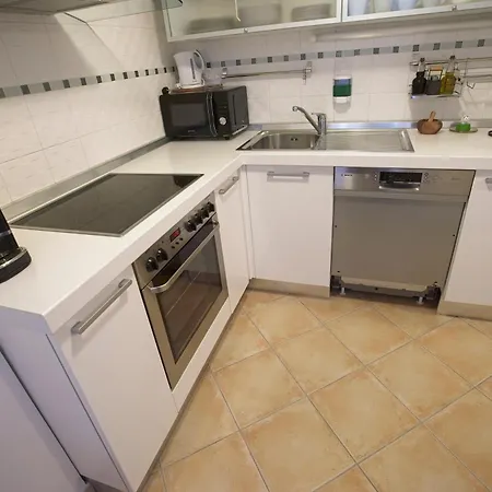 Lara 2 - Free Parking * Piran