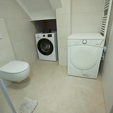 Apartman Lara 2 - With Affordable Parking