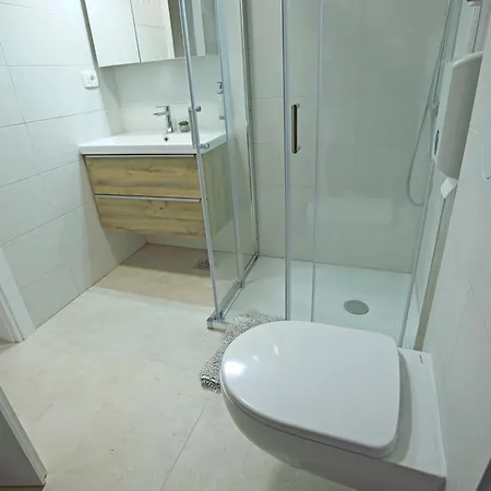 Apartment Lara 2 - With Affordable Parking