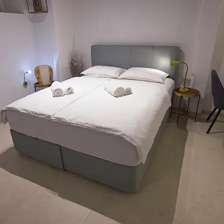 Lara 2 - With Affordable Parking *