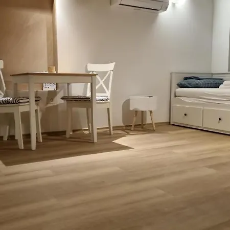Apartament Lara 2 - With Affordable Parking *