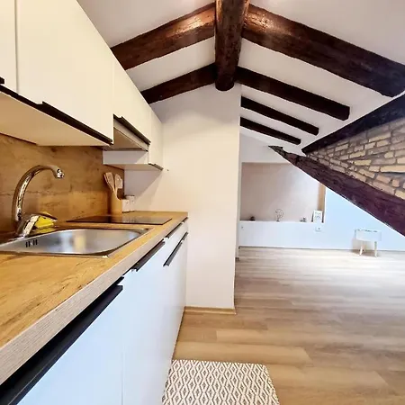 Lara 2 - With Affordable Parking Apartament Piran