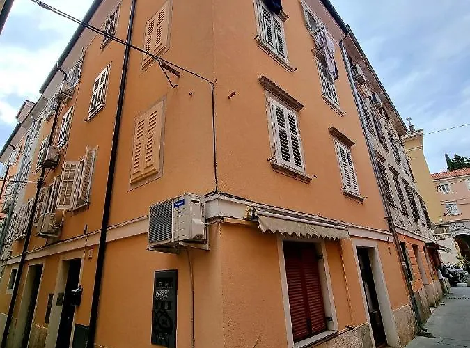 Appartamento Lara 2 - With Affordable Parking