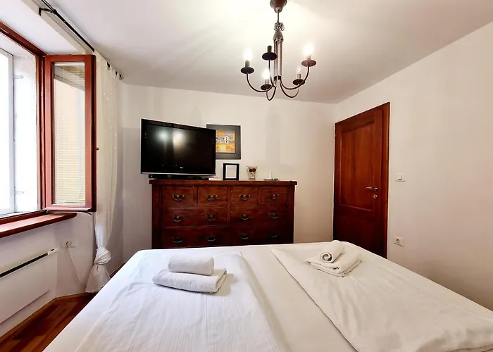 Lara 2 - With Affordable Parking *