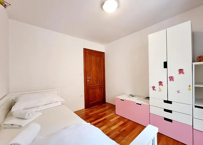 Lara 2 - With Affordable Parking 公寓 *