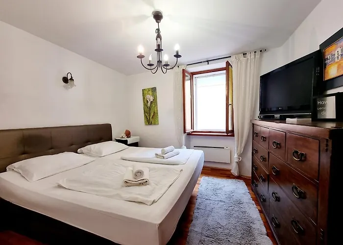 Lara 2 - With Affordable Parking 皮兰