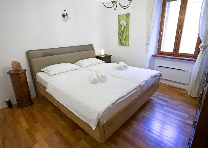 Lara 2 - With Affordable Parking * 皮兰