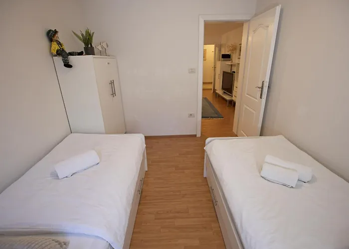 Lara 2 - With Affordable Parking 公寓 皮兰