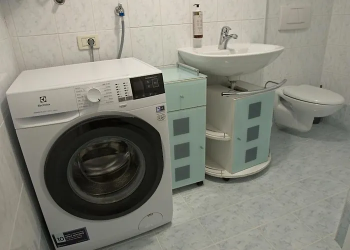 Lara 2 - With Affordable Parking 皮兰