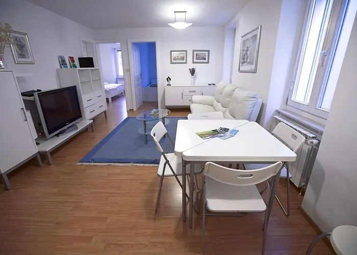 Lara 2 - With Affordable Parking Pirano