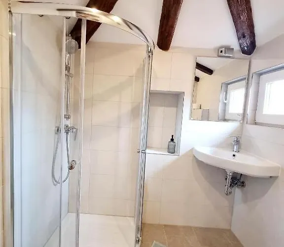 Lara 2 - With Affordable Parking 公寓