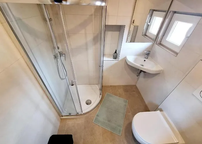 Lara 2 - With Affordable Parking Pirano